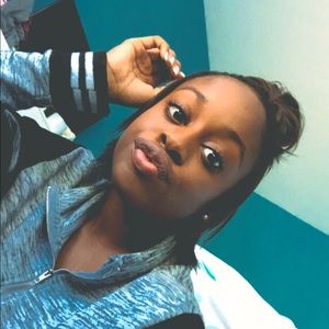 Meet your Posher, Kaylie